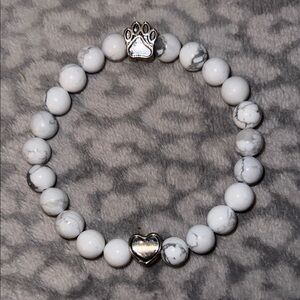 🆕 White Grey Marble Beaded Bracelet with Silver Paw and Heart Charms